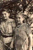 Elvīra Iļahina (Stambrovska) ar māsu Nadeždu