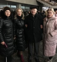 Dzīvesbiedri Gaļina Teliševa un Jurijs Kizima ar meitām Annu un Natāliju